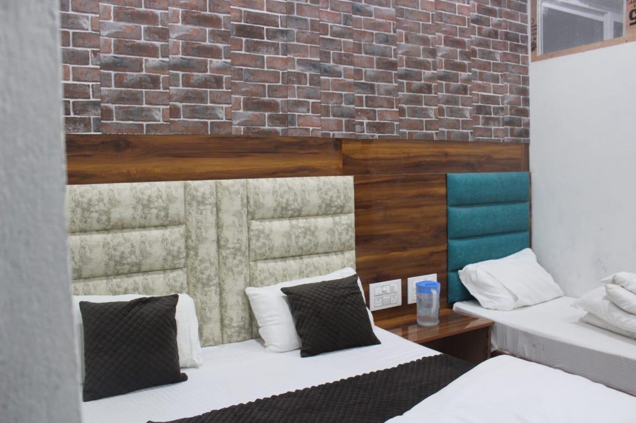Room with brick wall design